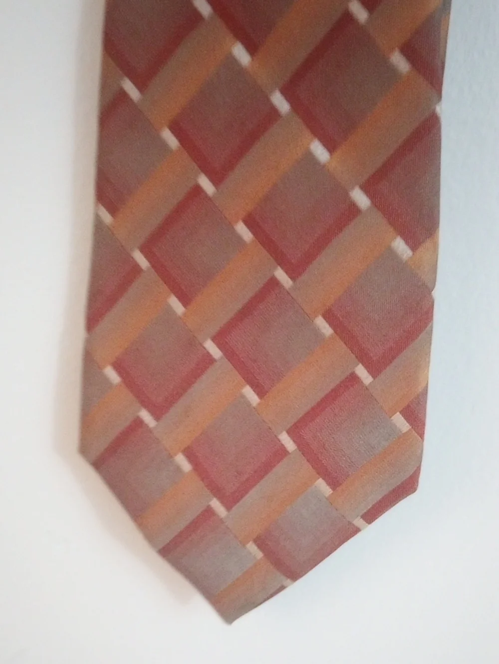 Croft And Barrow 100% Silk Classic Men’s Woven Pattern Tie in Rust Maroon Tan